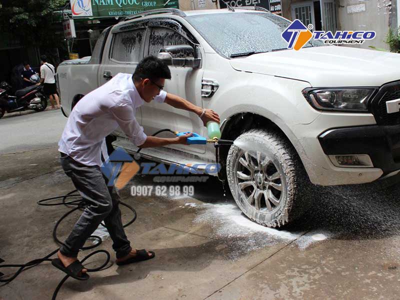 Rửa ô tô sạch nhanh chóng