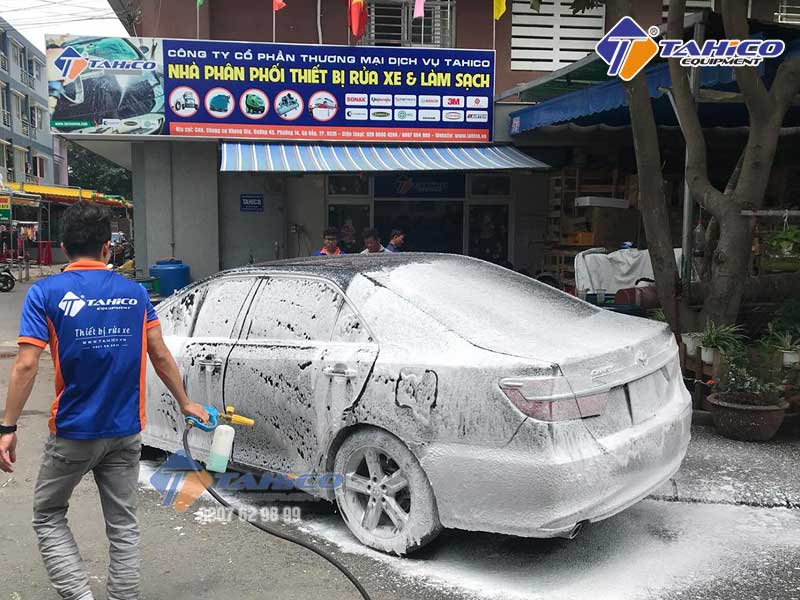 Sử dụng vệ sinh xe ô tô