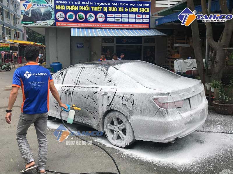Sử dụng vệ sinh xe ô tô