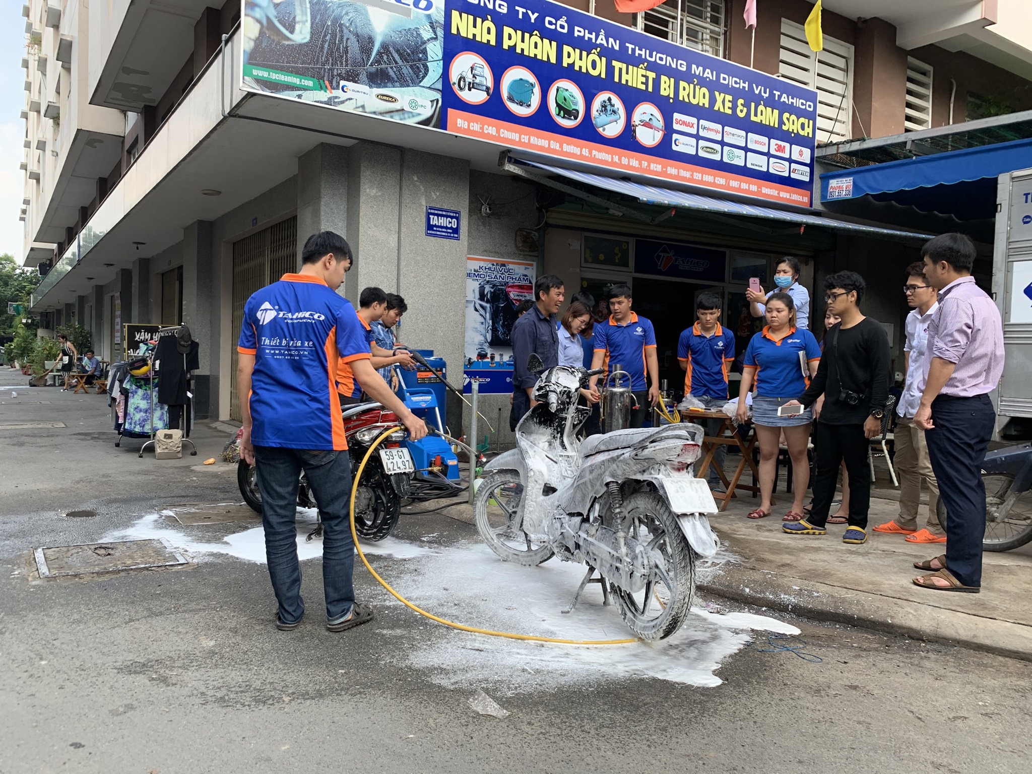 Mua thiết bị rửa xe ô tô xe máy tại Vĩnh Long siêu bền